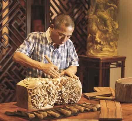 王士豐紅木：醉心精雕，極致工藝詮釋新時代“工匠精神”