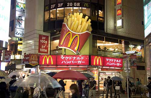 麥當勞的多國化戰(zhàn)略：標準化和本土化結合之路