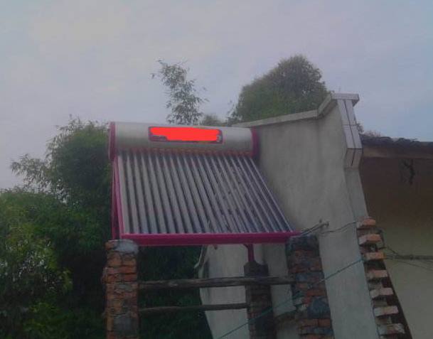 太陽能熱水器萬萬要這樣裝，才能防雷，提高安全性