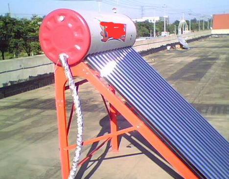 太陽能熱水器萬萬要這樣裝，才能防雷，提高安全性
